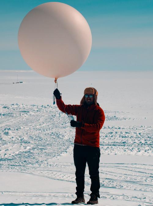 Alexis lâchant un ballon de mesure atmosphérique