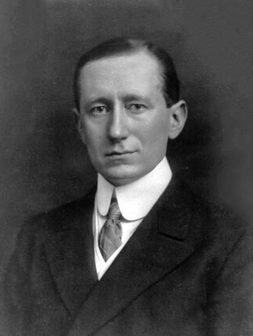 Guglielmo Marconi, portret, hoofd en schouders, links gedraaid.